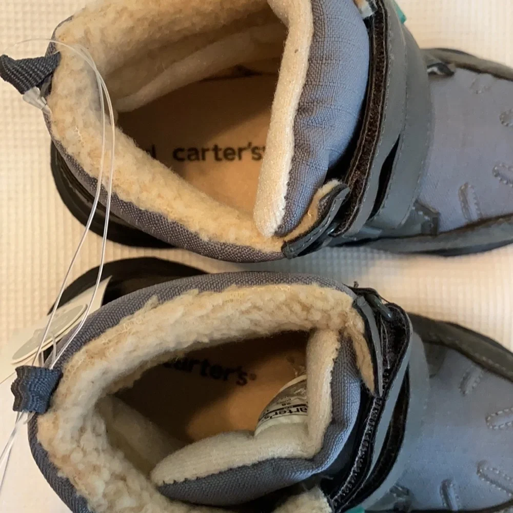 Carter’s kids Boots Dunes size 11 gray and green